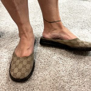 Gucci flats with black rope sides